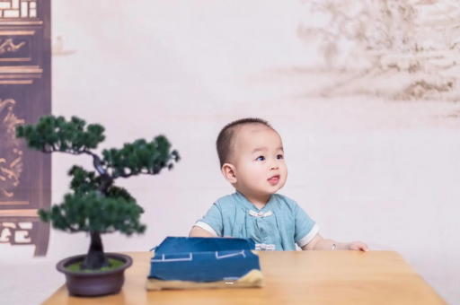 昌都宝宝什么时候攒肚